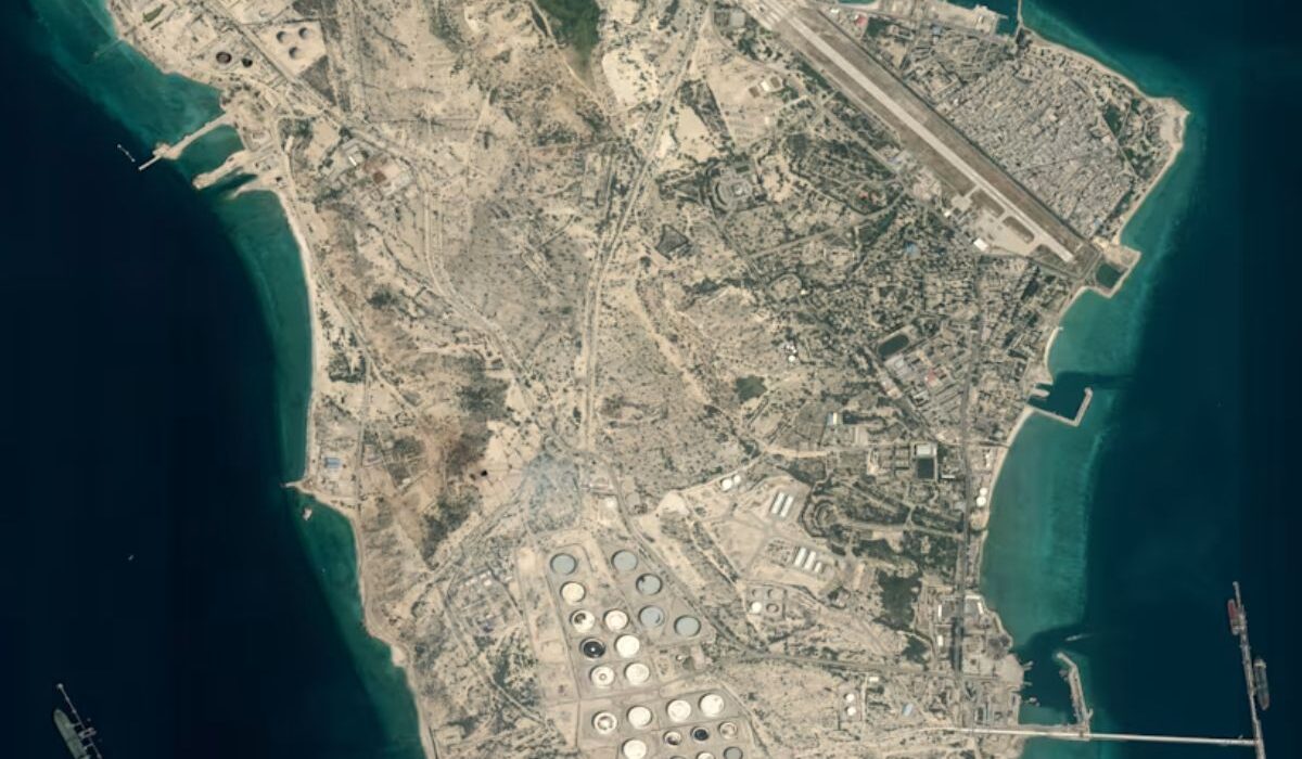 Το Ιράν στήνει παγίδες γύρω από το νησί Χαργκ – Οι ΗΠΑ «ζυγίζουν» την εισβολή