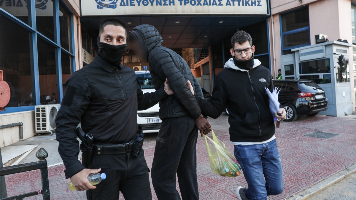 Τροχαίο στη Λιοσίων: Στον εισαγγελέα ο 16χρονος που παρέσυρε τη 16χρονη (βίντεο)