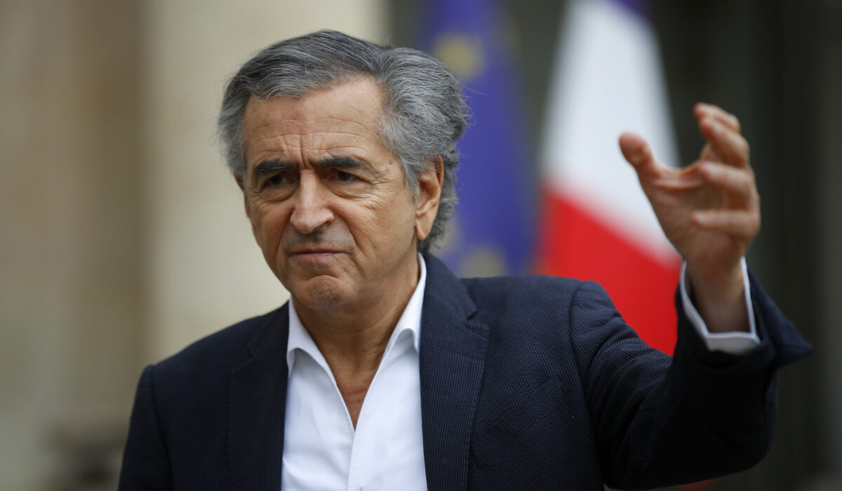 Ο Μπερνάρ Ανρί Λεβί και άλλοι 100 Γάλλοι διανοούμενοι κατά της ακροδεξιάς: Παραιτήθηκαν από τον όμιλο Grasset