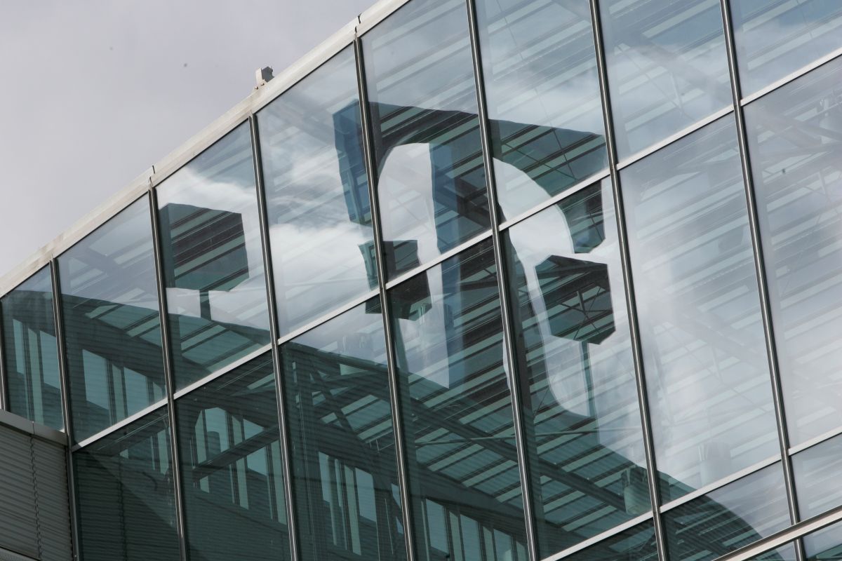 Bloomberg: Στο τραπέζι «φαραωνική» συγχώνευση Deutsche Telekom με T-Mobile