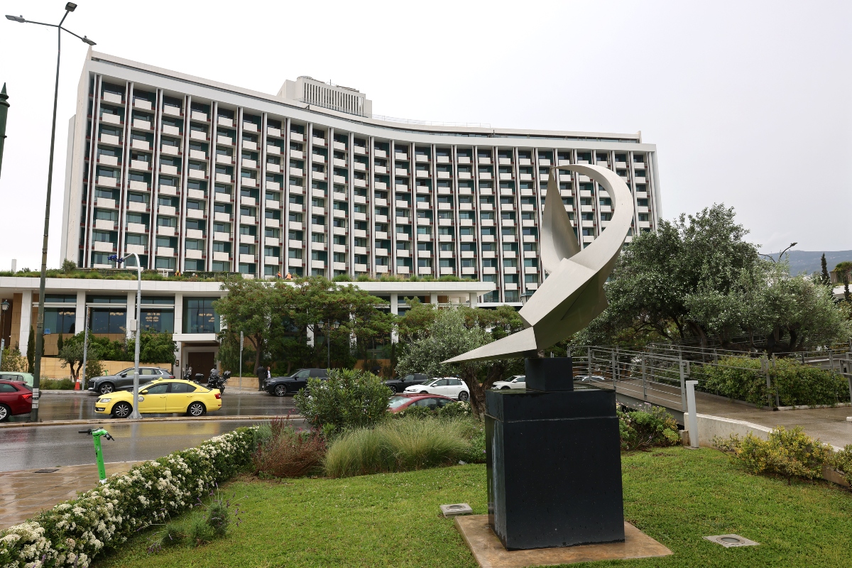 Το Conrad Athens The Ilisian άνοιξε τις πύλες του – Η επιστροφή του θρυλικού ξενοδοχείου (βίντεο και εικόνες)