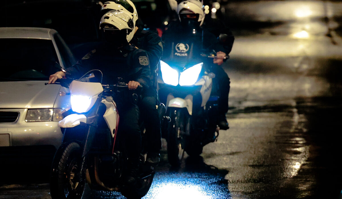 Παλαιό Φάληρο: Άγρια καταδίωξη με εμβολισμό περιπολικού – Διέφυγε ο οδηγός