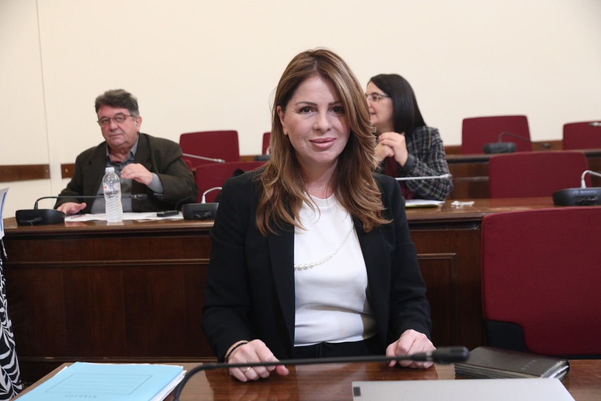 Εμφανίστηκε ξαφνικά η Παπακώστα: Ζητά άρση ασυλίας και αποσύρεται από τις εκλογές