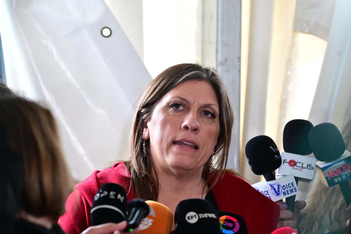 Δύο δικογραφίες σε βάρος της Κωνσταντοπούλου επειδή βιντεοσκοπούσε αστυνομικούς στο δικαστήριο