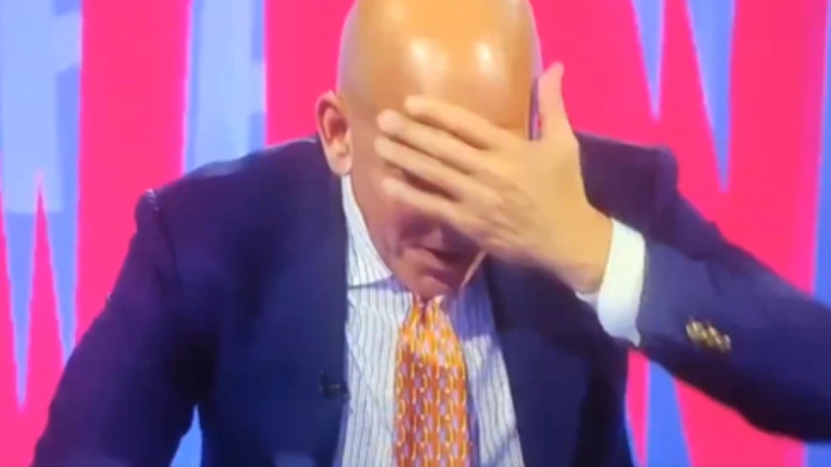 Απίστευτο σκηνικό στην Ιταλία: Ο Ντι Κάνιο άρχισε on air να χτυπάει το κεφάλι του στο τραπέζι και... τραυματίστηκε