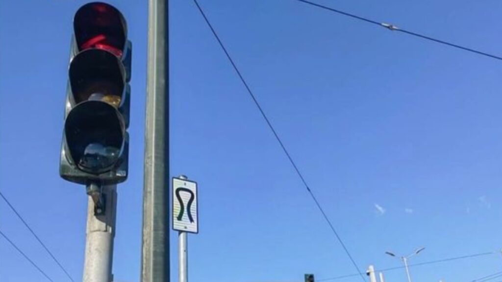 Η νέα «περίεργη» πινακίδα στο κέντρο Αθήνας – Τι σημαίνει και πού θα τη δείτε