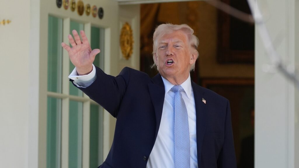 Τραμπ σε δημοσιογράφο: «Μείνε στο Πακιστάν, κάτι θα γίνει σε δύο – τρεις μέρες»