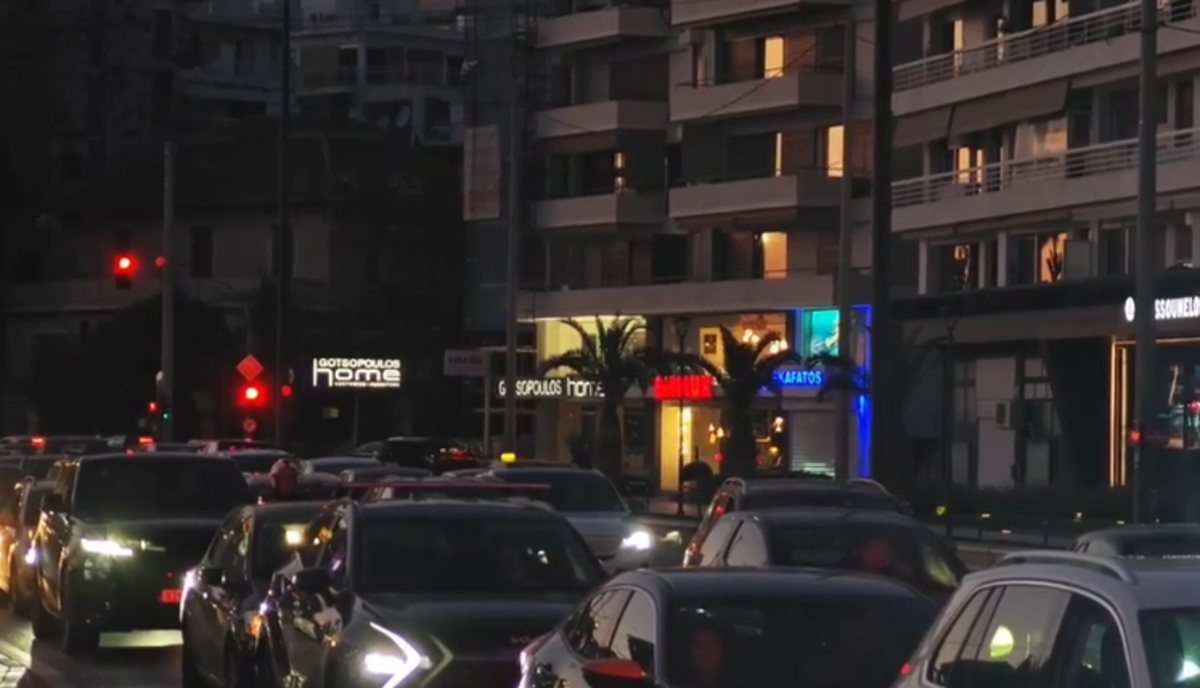 Κίνηση τώρα στην Ποσειδώνος μετά από τροχαίο