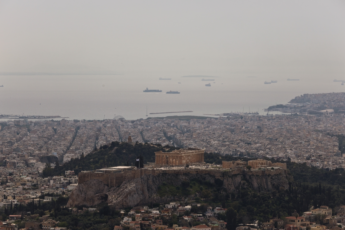 Η αφρικανική σκόνη σκεπάζει την Αττική: Πόσο θα διαρκέσει το φαινόμενο – Πώς να προστατευτείτε