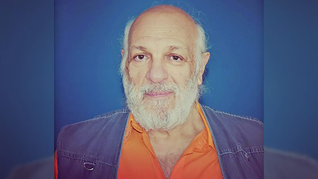 Ένας ειδικός της «γεωπολιτικής σημειωτικής» στο πλευρό της Μ. Καρυστιανού – Γιατί χαρακτηρίζει «ρύπανση» τη Γρατσία και το ελληνικό χρέος «μαϊμού»