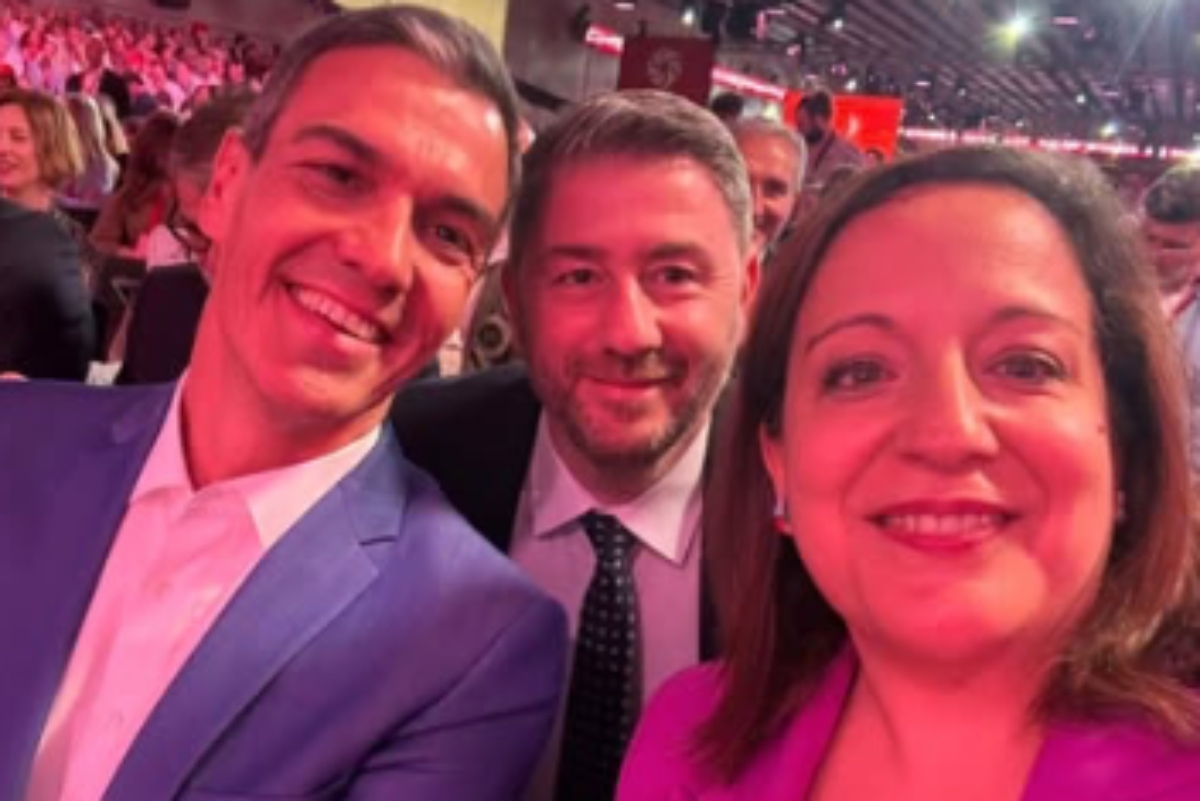 Στη Βαρκελώνη ο Νίκος Ανδρουλάκης – Η selfie με τον Πέδρο Σάντσεθ