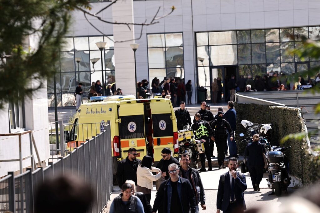 Θρίλερ με 89χρονο: Πυροβόλησε υπάλληλο στον ΕΦΚΑ Κεραμεικού και άλλα τέσσερα άτομα στο Εφετείο – Άφησε το όπλο στη Λουκάρεως featured image