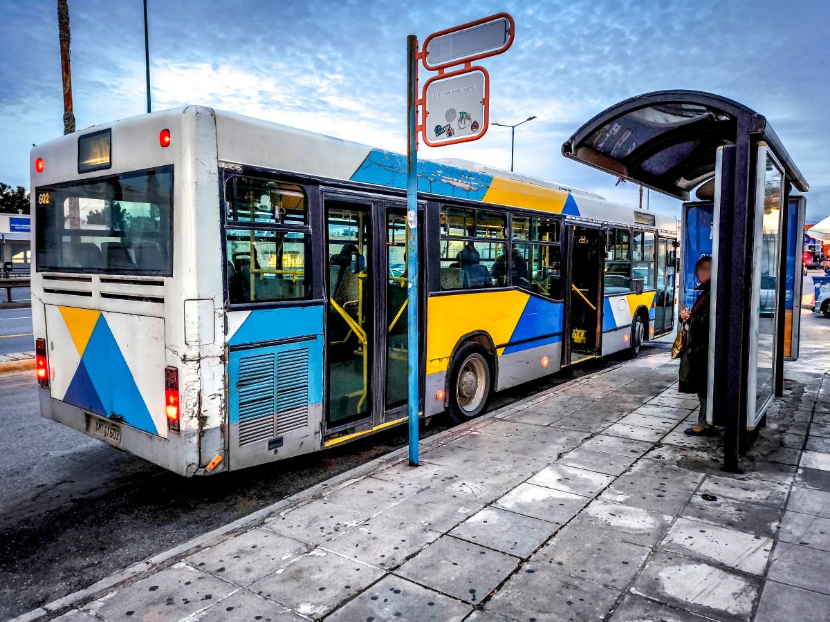 Ξέχασε μια ολόκληρη περιουσία στο λεωφορείο και συνέβη το απίστευτο