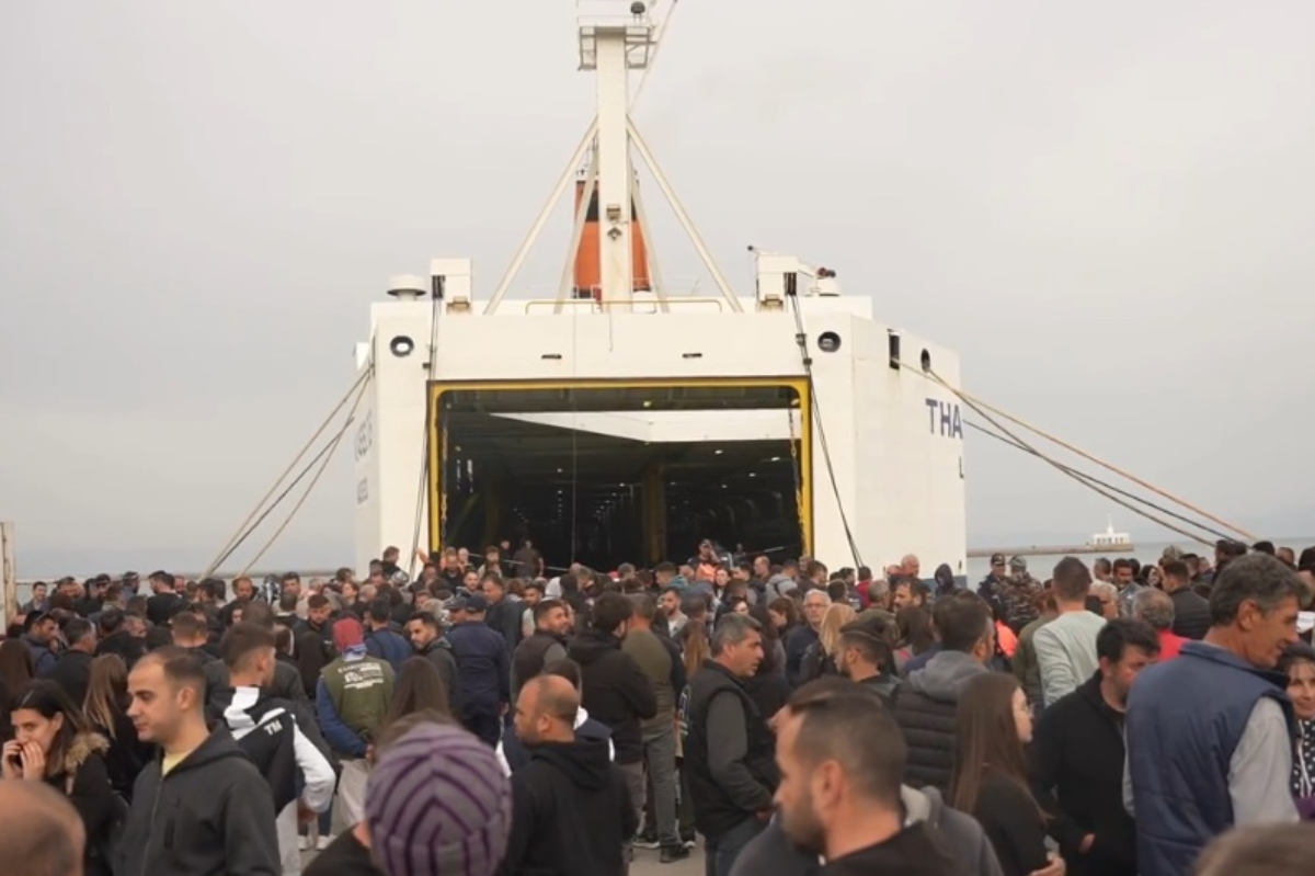 Ώρα μηδέν για τη Λέσβο: «Είμαστε στο απροχώρητο» – Νέος αποκλεισμός στο λιμάνι