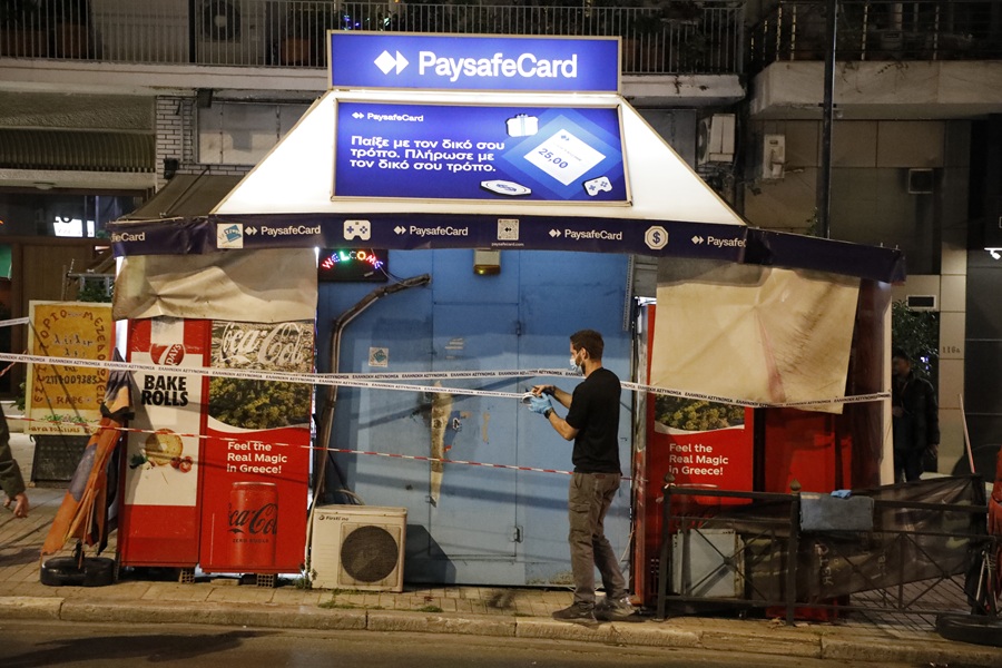 Εξάρχεια: Εκτός κινδύνου ο 50χρονος υπάλληλος περιπτέρου – Ανθρωποκυνηγητό για τους δράστες