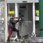 «La Casa de Papel» στη Νάπολη: Λήστεψαν τράπεζα με μάσκες ηθοποιών, κράτησαν ομήρους και έφυγαν μέσω… τούνελ