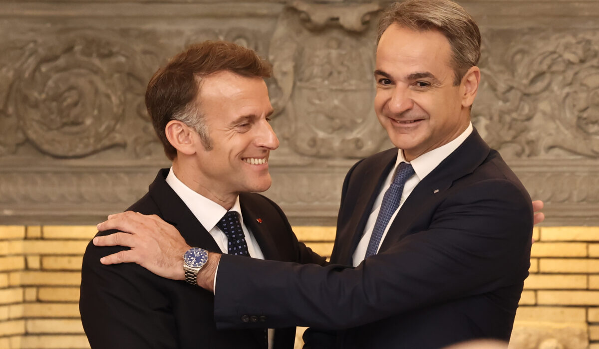 Politico: Μακρόν και Μητσοτάκης ζητούν περισσότερα ευρωπαϊκά κεφάλαια για χρηματοδότηση επενδύσεων