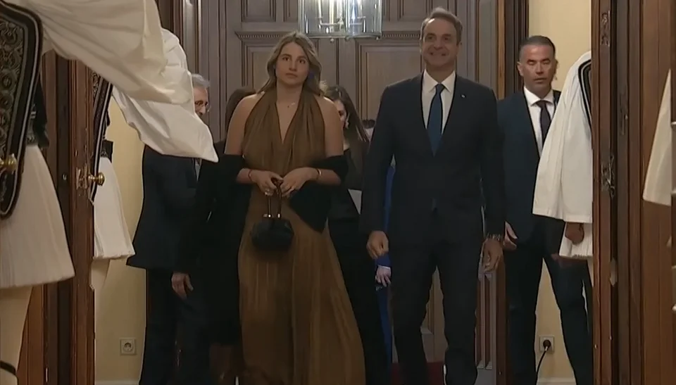 Με την κόρη του στο Προεδρικό Μέγαρο ο Κυριάκος Μητσοτάκης (εικόνες)