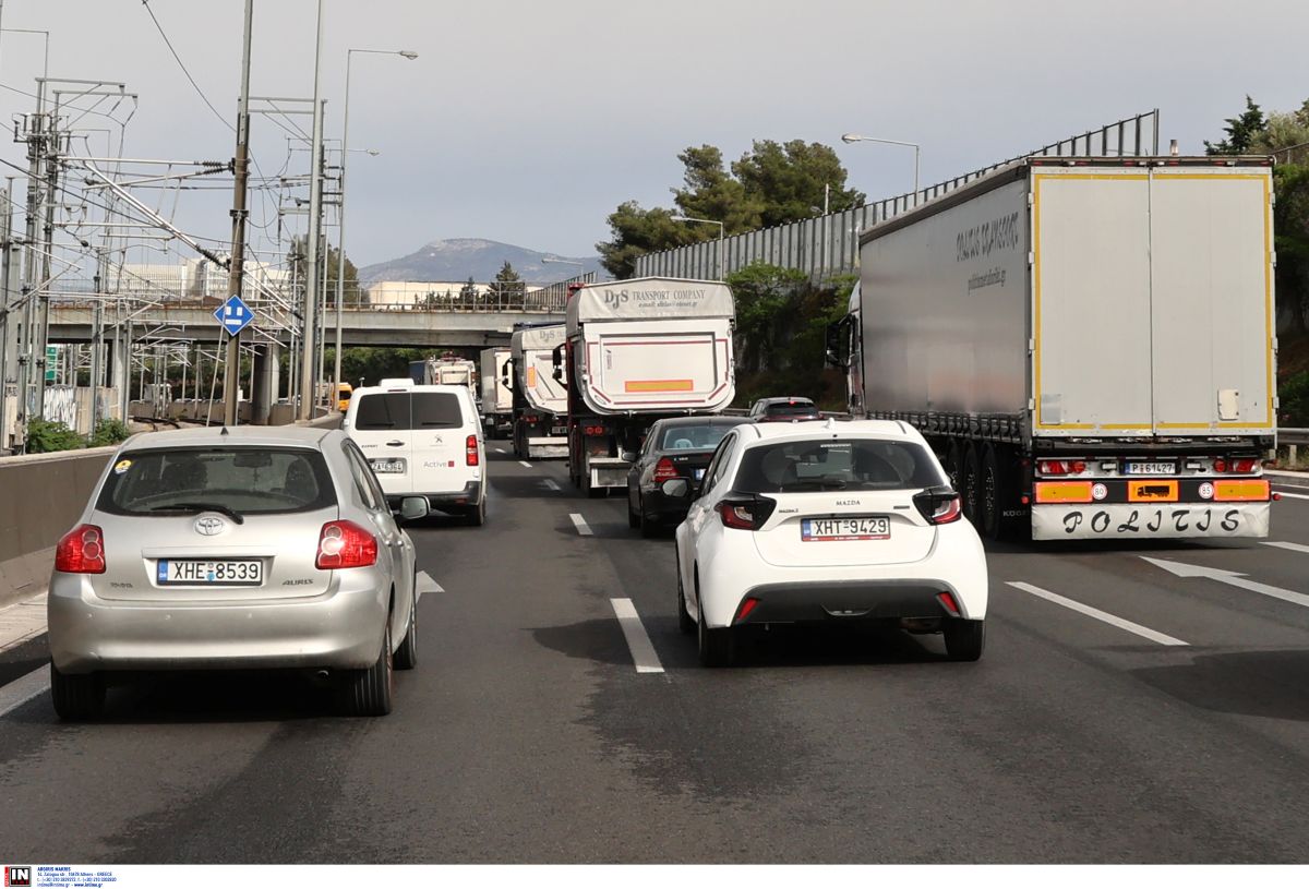 Καραμπόλα στην Αττική Οδό: Καθυστερήσεις πάνω από μισή ώρα στο ρεύμα προς Αεροδρόμιο