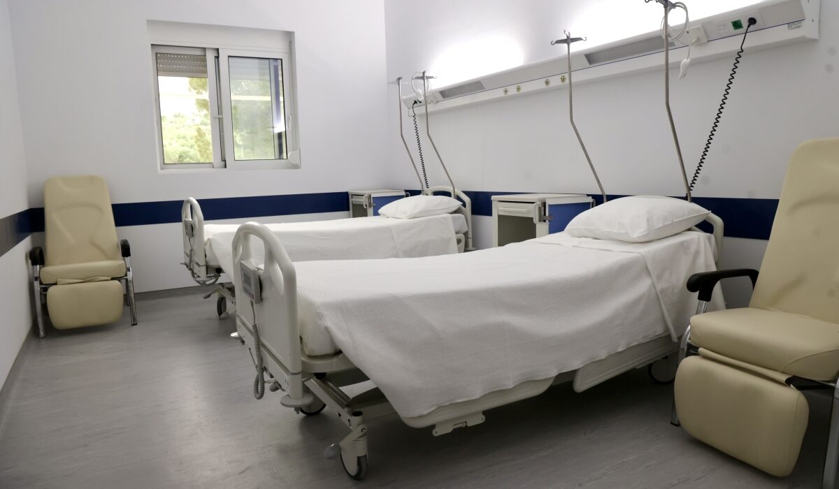 Νοσοκομείο Καλαμάτας: Κατέρρευσε γιατρός λόγω εξάντλησης από τις εφημερίες – «Λουκέτο» στις εισαγωγές στις Παθολογικές Κλινικές