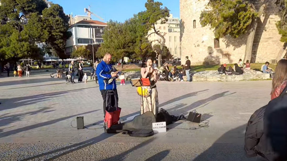 Θεσσαλονίκη: «Καμπάνα» 300 ευρώ σε μουσικούς του δρόμου στον Λευκό Πύργο (βίντεο)