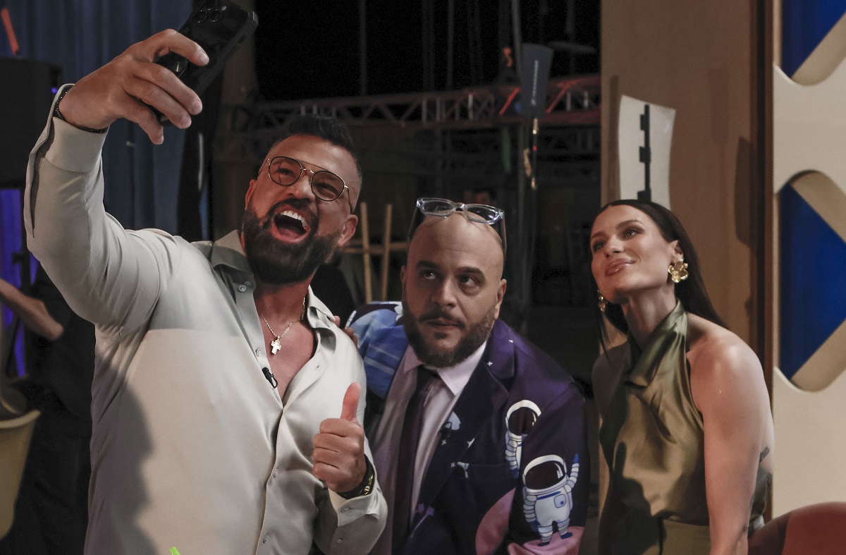 Αποκλειστικό backstage με Χόλιγουντ και παρασκήνια Στην Αγκαλιά του Φάνη