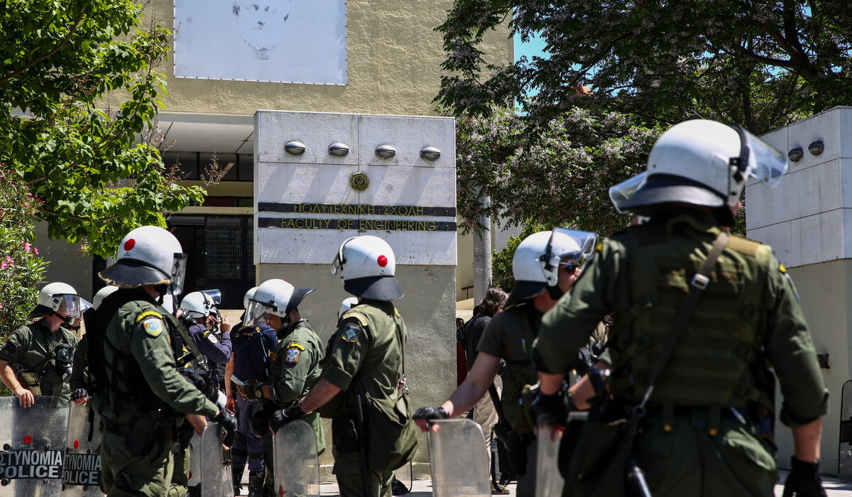 Σκηνικό έντασης πριν τις εκλογές στα Πανεπιστήμια: Πώς συνδέονται τα επεισόδια σε ΑΠΘ και ΠΑΔΑ