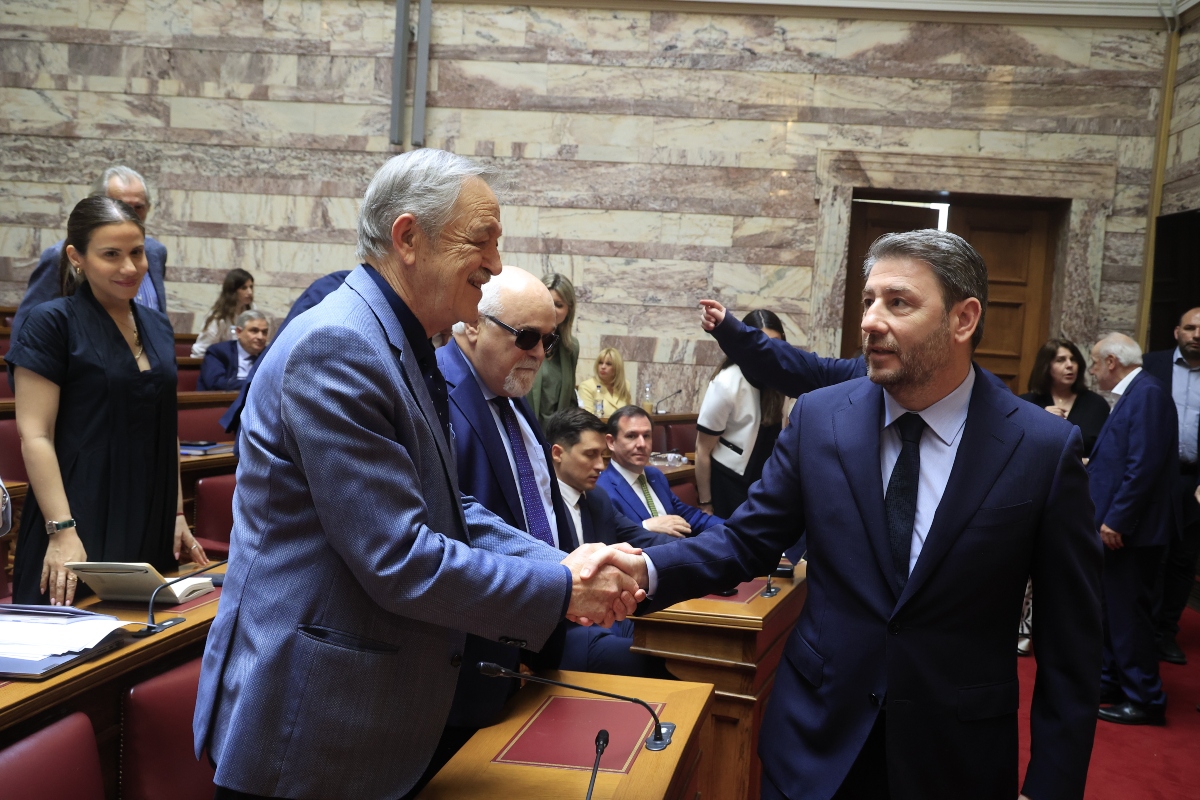 Μετωπική Ανδρουλάκη κατά Μητσοτάκη: Κακοποιεί τους θεσμούς, τρίτη θητεία ΝΔ σημαίνει οπισθοδρόμηση