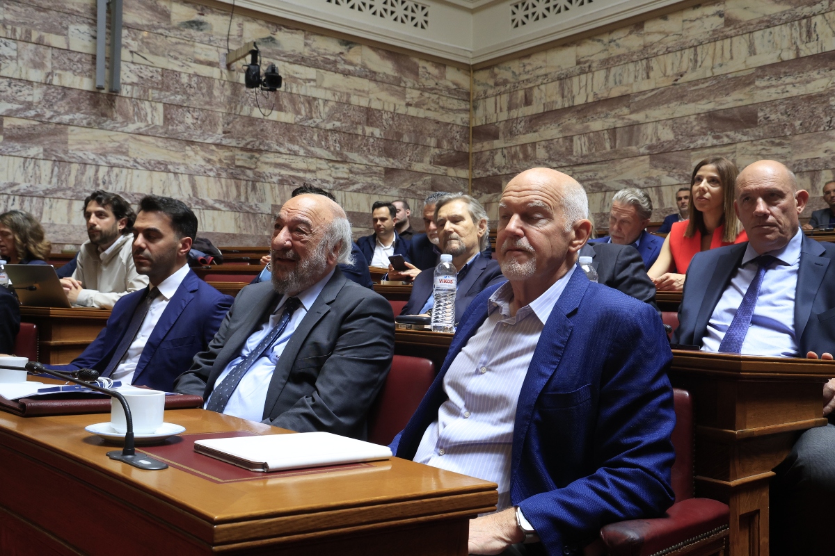 Μετωπική Ανδρουλάκη κατά Μητσοτάκη: Κακοποιεί τους θεσμούς, τρίτη θητεία ΝΔ σημαίνει οπισθοδρόμηση