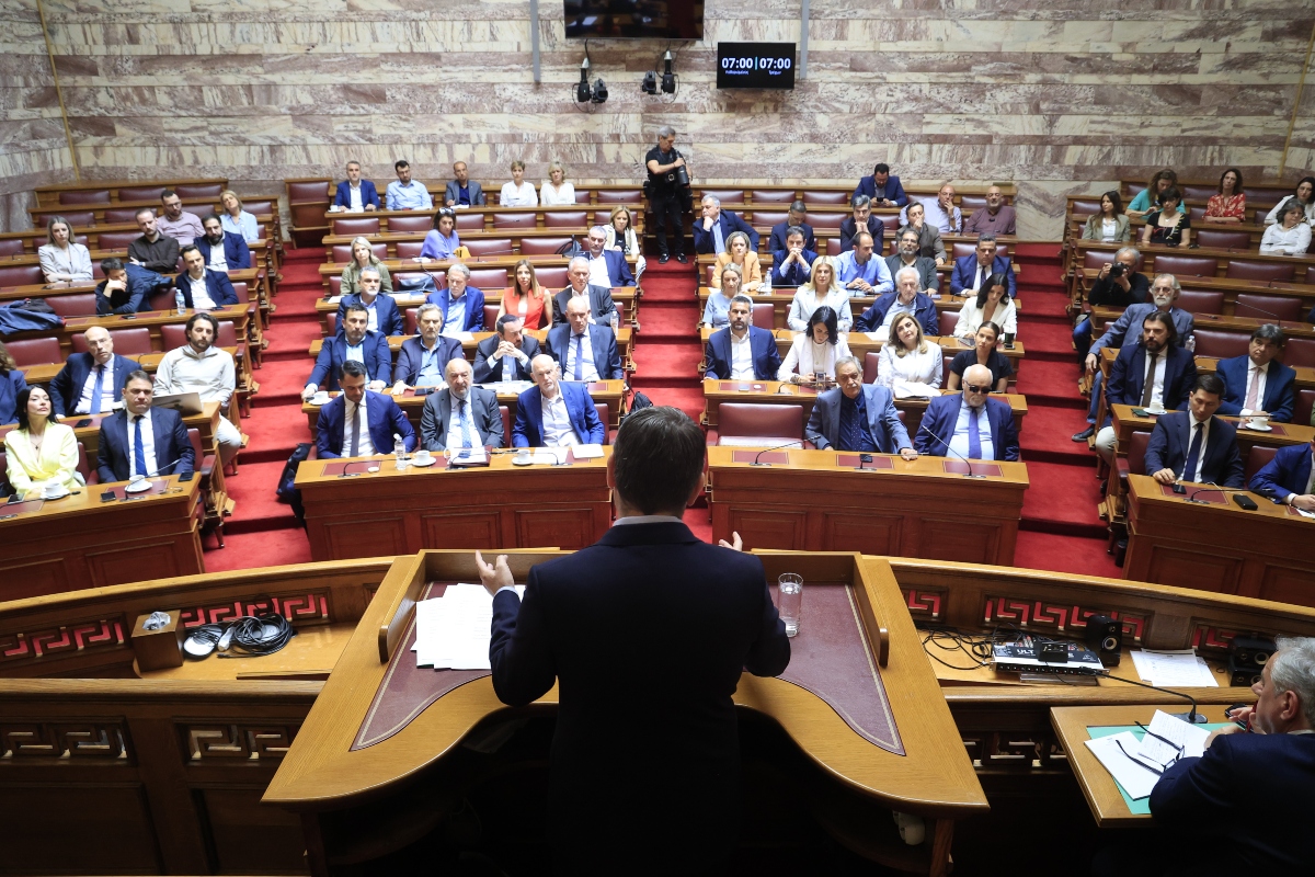 Μετωπική Ανδρουλάκη κατά Μητσοτάκη: Κακοποιεί τους θεσμούς, τρίτη θητεία ΝΔ σημαίνει οπισθοδρόμηση