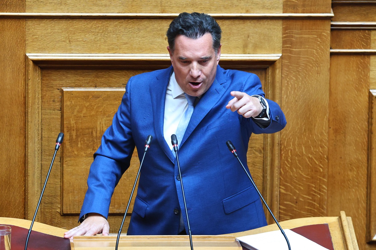 Φουντώνει η αντιπαράθεση Άδωνη – Ανδρουλάκη για το ακίνητο στο Ηράκλειο: «Μας κουνάει το δάχτυλο αφού “μασαμπούκωσε” 1,2 εκατ. ευρώ»