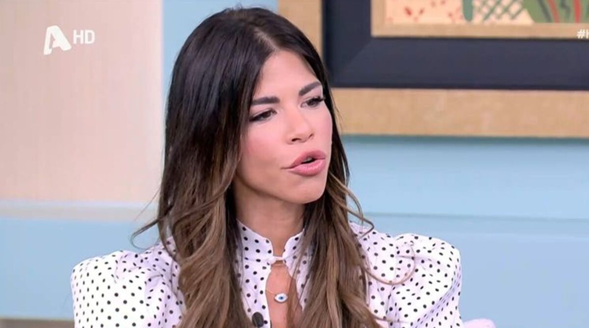 Δάφνη Καραβοκύρη: «Η νευρική ανορεξία ήταν ο τρόπος μου να πω “ε, γονείς, είμαι κι εγώ εδώ”»