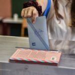 Η πρώτη δημοσκόπηση με προσθήκη των κομμάτων Τσίπρα και Καρυστιανού: Οι απώλειες για ΝΔ – ΠΑΣΟΚ