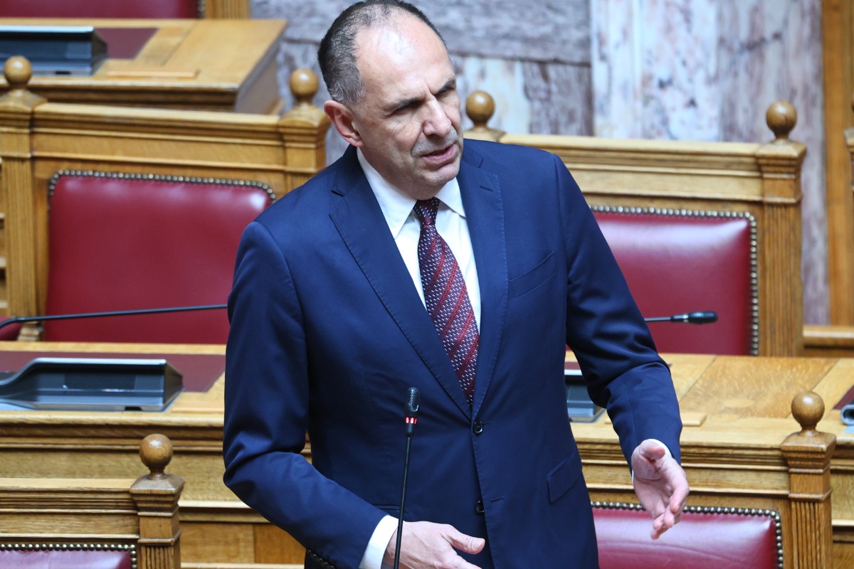 «Να κοιμάστε ήσυχοι» – Μουρμούρα στη Βουλή με τη φράση Γεραπετρίτη για τη «Γαλάζια Πατρίδα»
