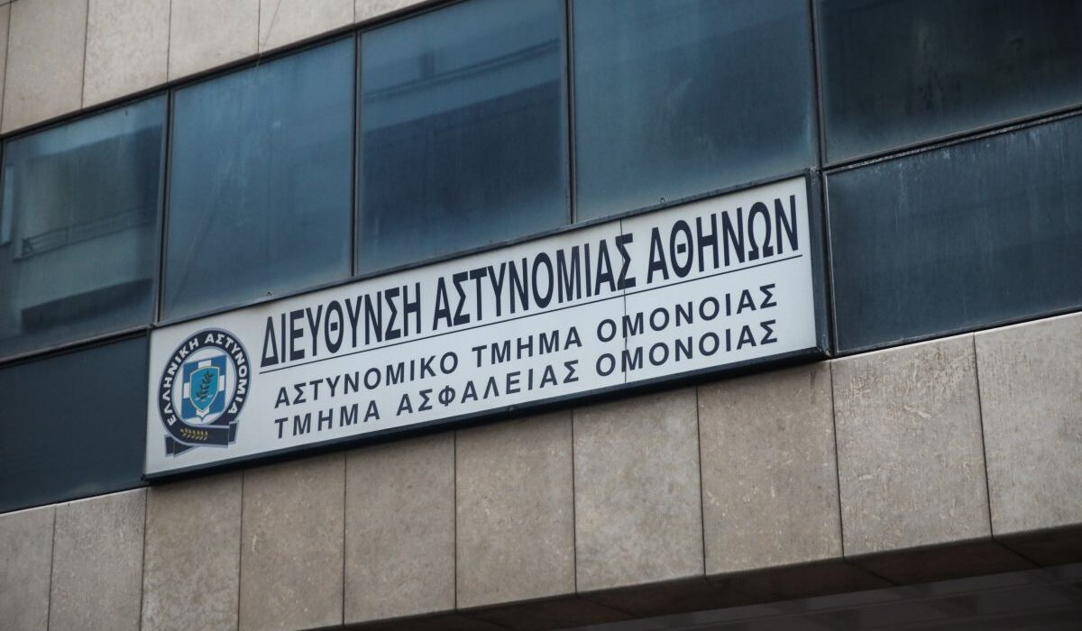 Δίκη για τον βιασμό της 19χρονης στο ΑΤ Ομόνοιας: «Ήταν συναινετικό» λένε οι κατηγορούμενοι αστυνομικοί