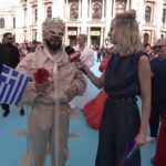 Eurovision 2026: Ο Akylas με Ζορμπά στο Turquoise χαλί - Η Αντιγόνη και η αναφορά στην Βίσση