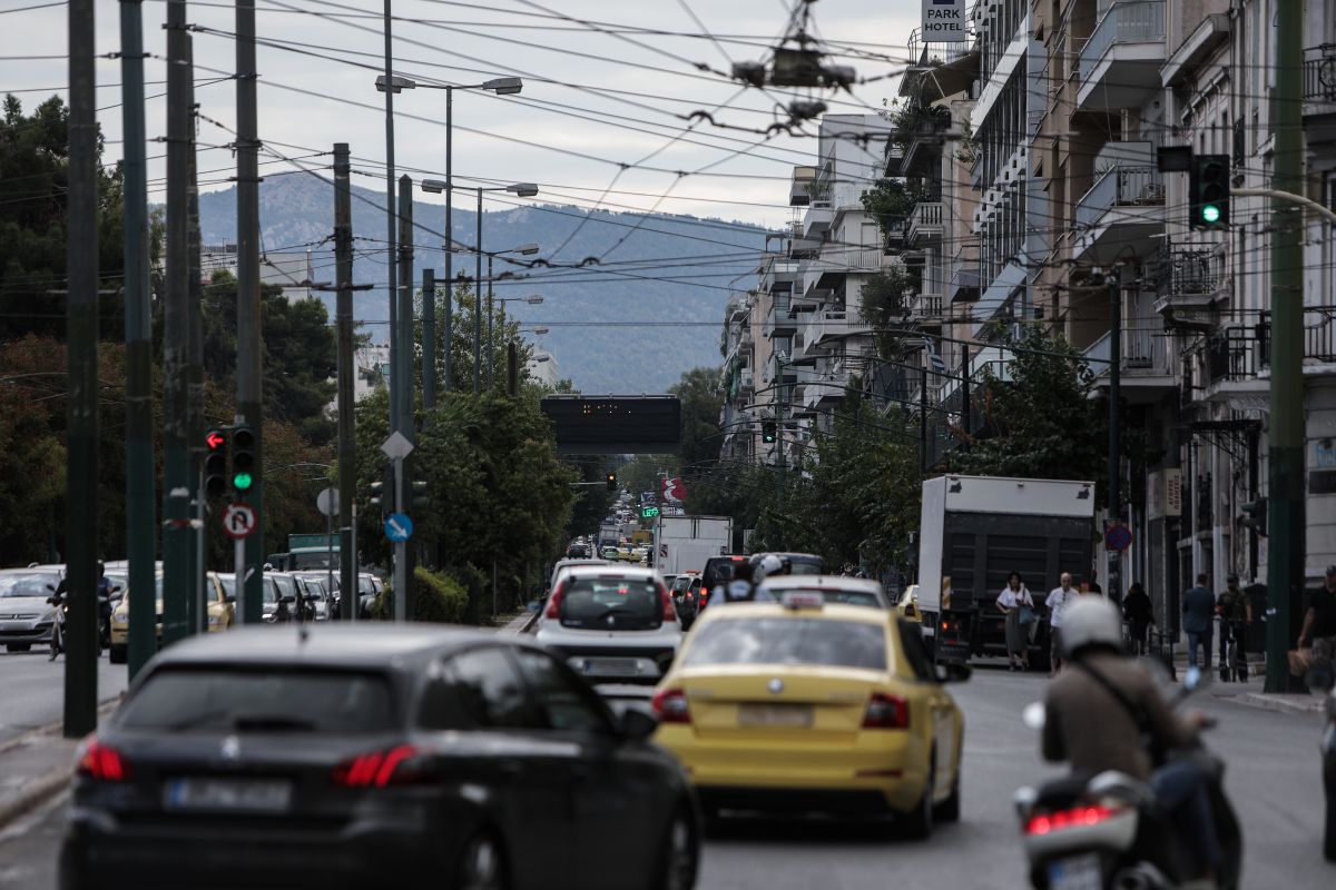 κίνηση στην Λεωφορο Αλεξάνδρας