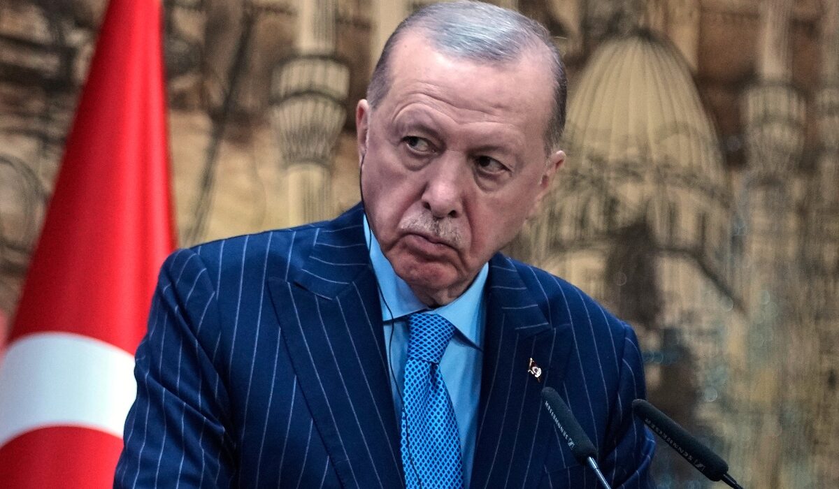 Ο Ερντογάν χάνει τη λαϊκή υποστήριξη, αλλά τον «ψηφίζουν» οι διεθνείς επενδυτές