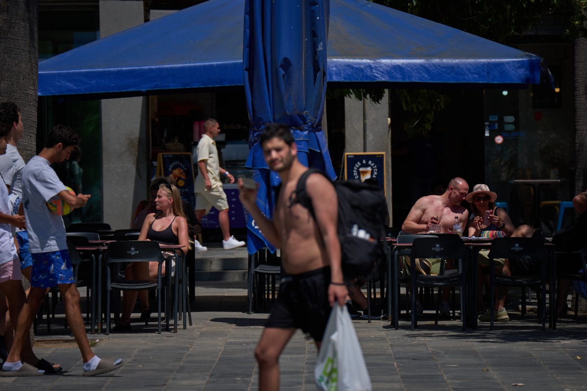 «Καίει» την Ευρώπη ο «θερμικός θόλος» – Παγκόσμιος συναγερμός για τον θανατηφόρο καύσωνα