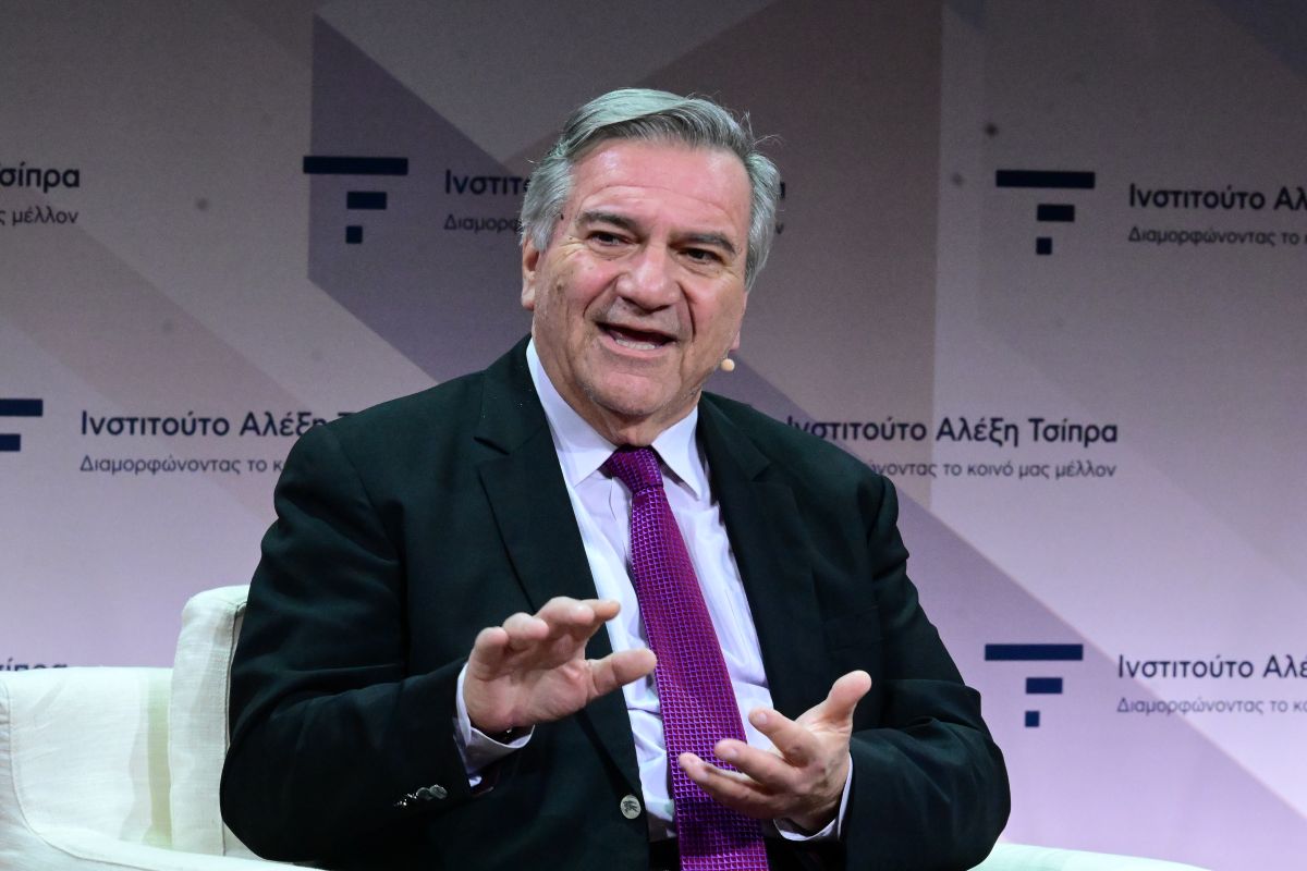 «Καμία επικοινωνία με πρόσωπα ή κόμματα» απαντά ο Καστανίδης στα περί προσχώρησης σε Τσίπρα