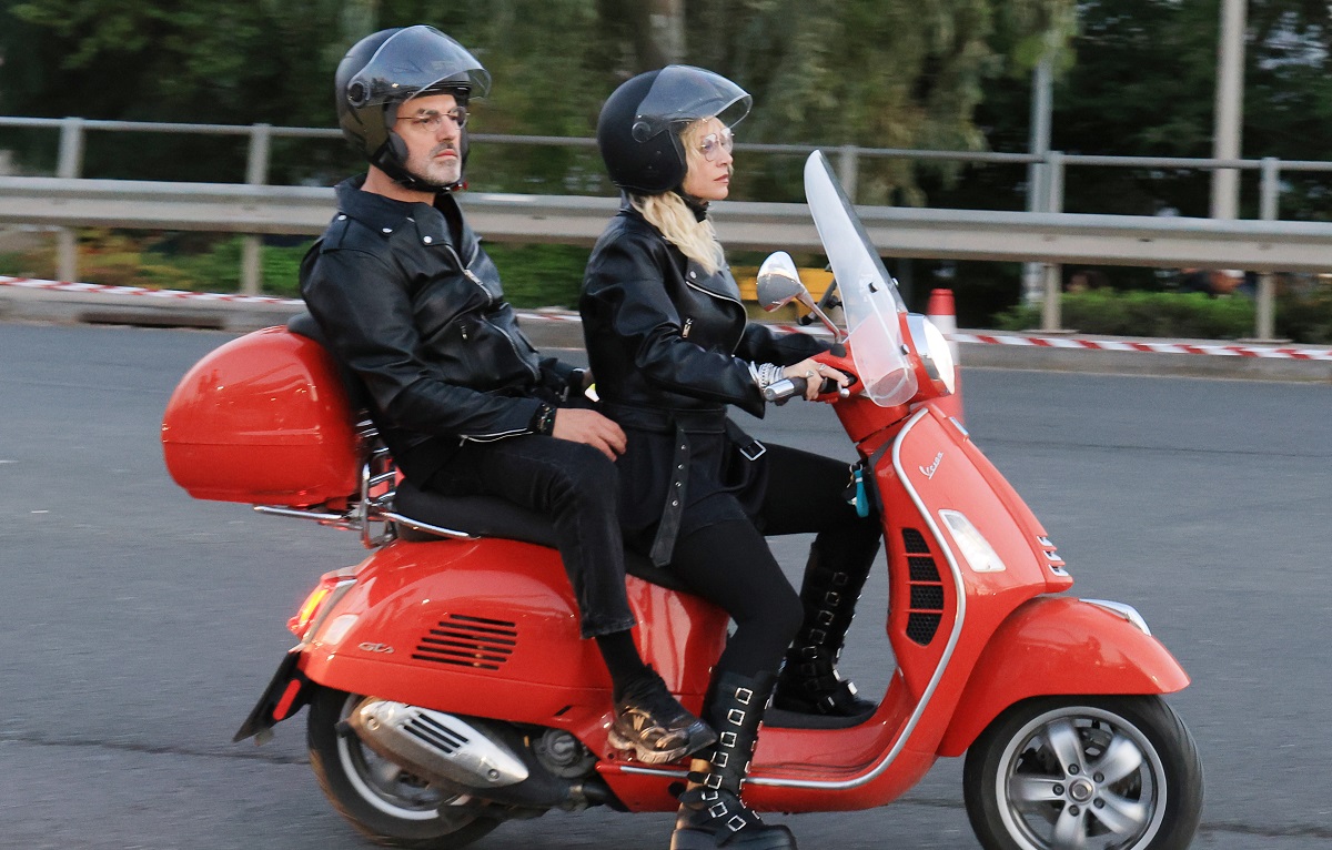 Κόκκινο χαλί δεν το λες... αλλά είδαμε από Φαίη Σκορδά μέχρι Σοφία Βούλτεψη στους Metallica στο ΟΑΚΑ
