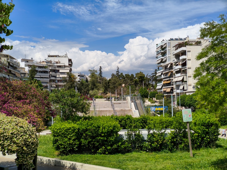«Ψάξτε στον Σαρωνικό»: Το μυστήριο με την οσμή αερίου στην Αττική παραμένει 48 ώρες μετά featured image