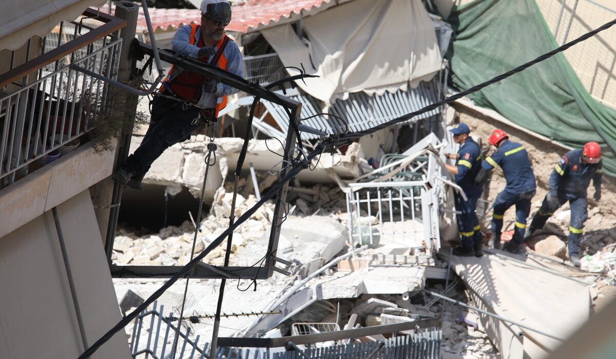 Κατάρρευση κτηρίου στα Πετράλωνα επί της οδού Αλκμήνης στην Αθήνα.