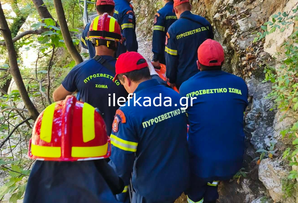 Λευκάδα: Βράχος έπεσε πάνω σε τουρίστρια στους καταρράκτες στο Νυδρί – Διακομίζεται στο ΚΑΤ