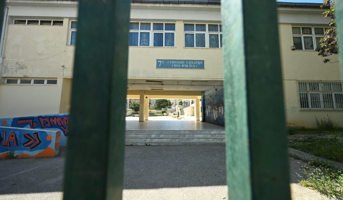 «Ένα ιατρικό θαύμα»: Σε κέντρο αποκατάστασης η 13χρονη που έπεσε από μπαλκόνι σχολείου στο Χαϊδάρι