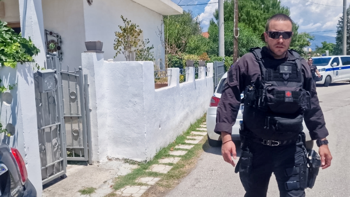Διπλό έγκλημα στην Αιγιάλεια: Με τραύμα στο κεφάλι από αεροβόλο ο γιος – Το βασικό σενάριο που εξετάζουν οι αρχές