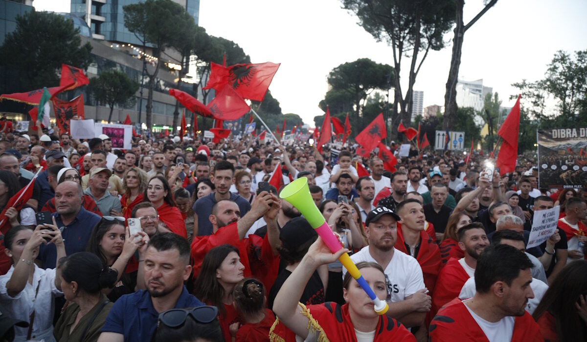 Αλβανία Διαδηλώσεις Επανάσταση Φλαμίνγκο