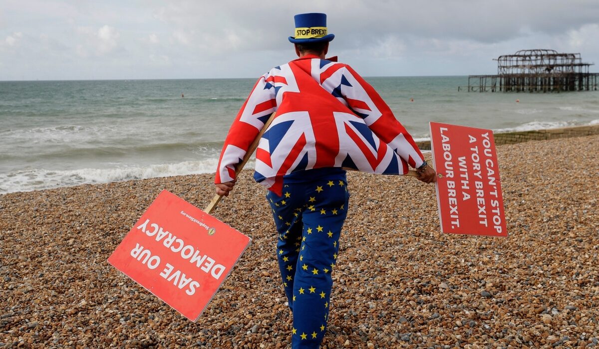 Η κληρονομιά του Brexit: Οι Βρετανοί πληρώνουν ακόμη την «έξοδο» – Ο «λογαριασμός» στον Μπέρναμ