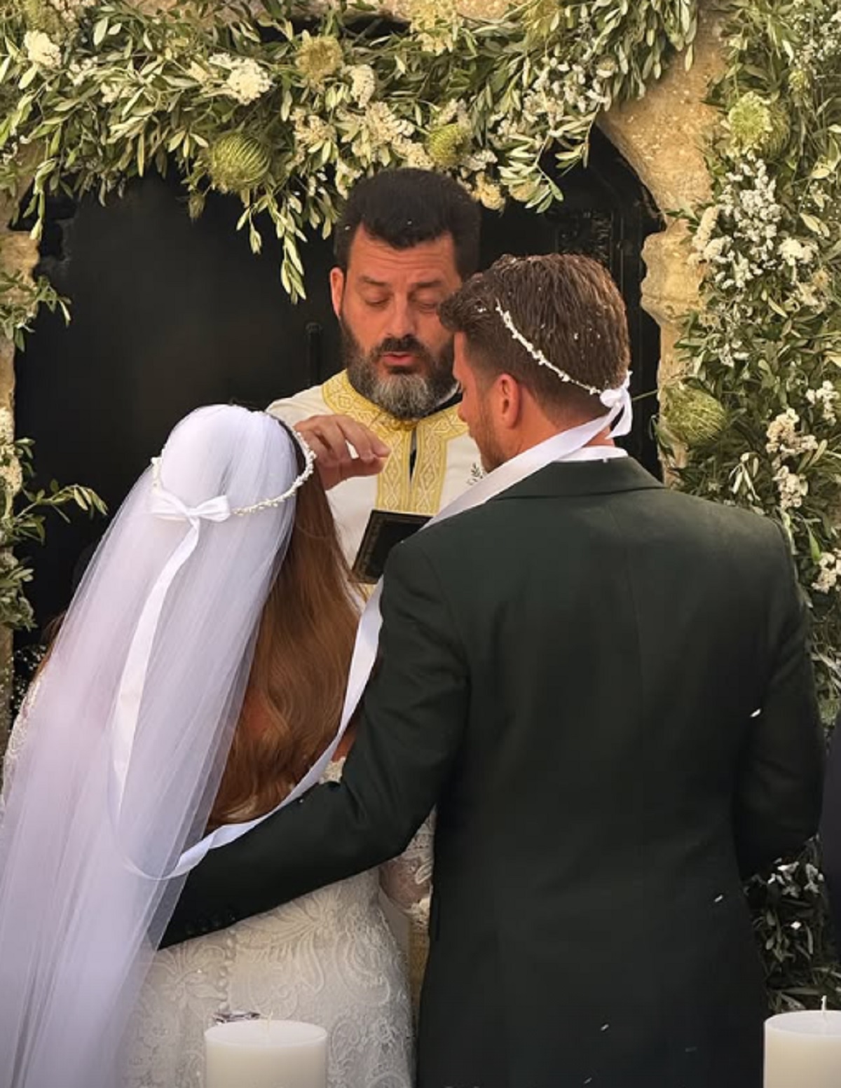 Δανάη Μπάρκα: Παντρεύτηκε με δύο μπαμπάδες - Το συγκινητικό βίντεο και οι πρώτες φωτογραφίες
