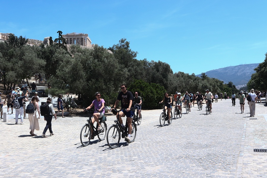 Καιρός: Έρχεται καύσωνας από τα Βαλκάνια